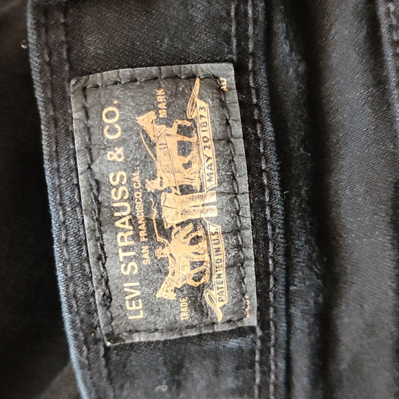 Levis 512 Bermuda Shorts - Picture 6 of 10
